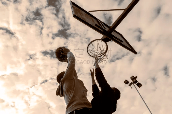 米体：斯帕莱蒂准备重新整合现有球员，由三中卫变阵四后卫