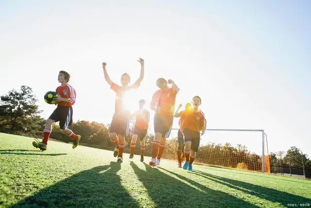 球星关键球命中后转身太霸气